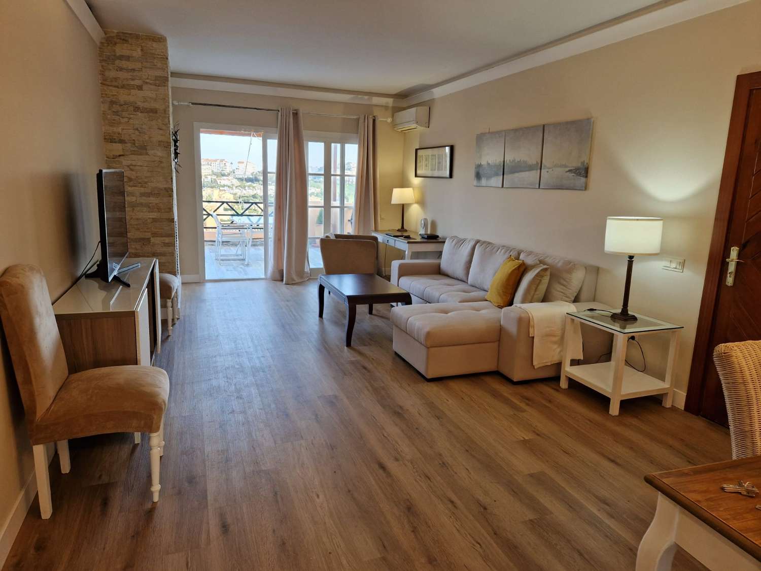 MEDIA TEMPORADA . SE ALQUILA  desde 1.10. 26-30.6.27  BONITO ATICO EN MIJAS COSTA