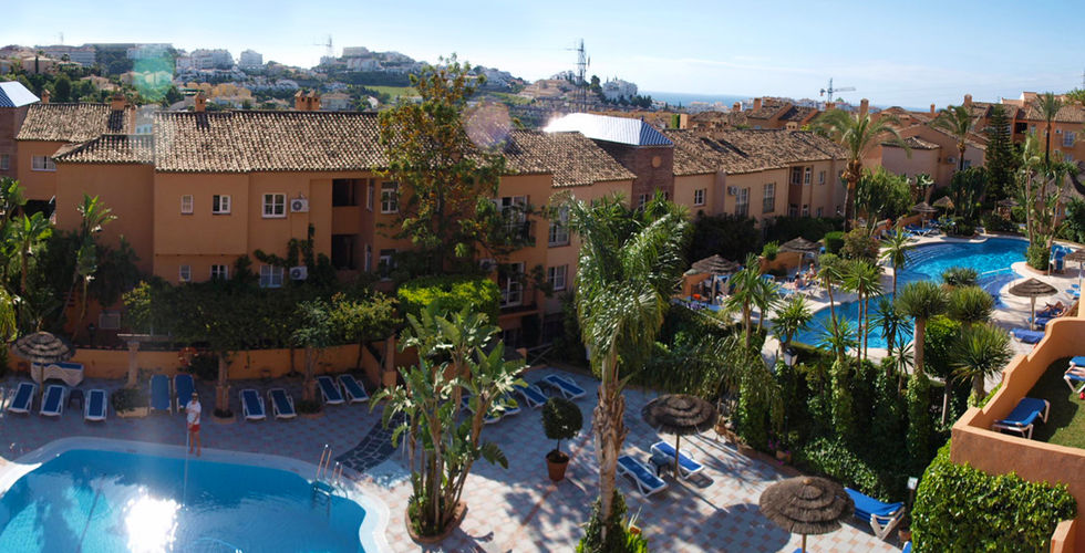 MEDIA TEMPORADA . SE ALQUILA  desde 1.10. 26-30.6.27  BONITO ATICO EN MIJAS COSTA