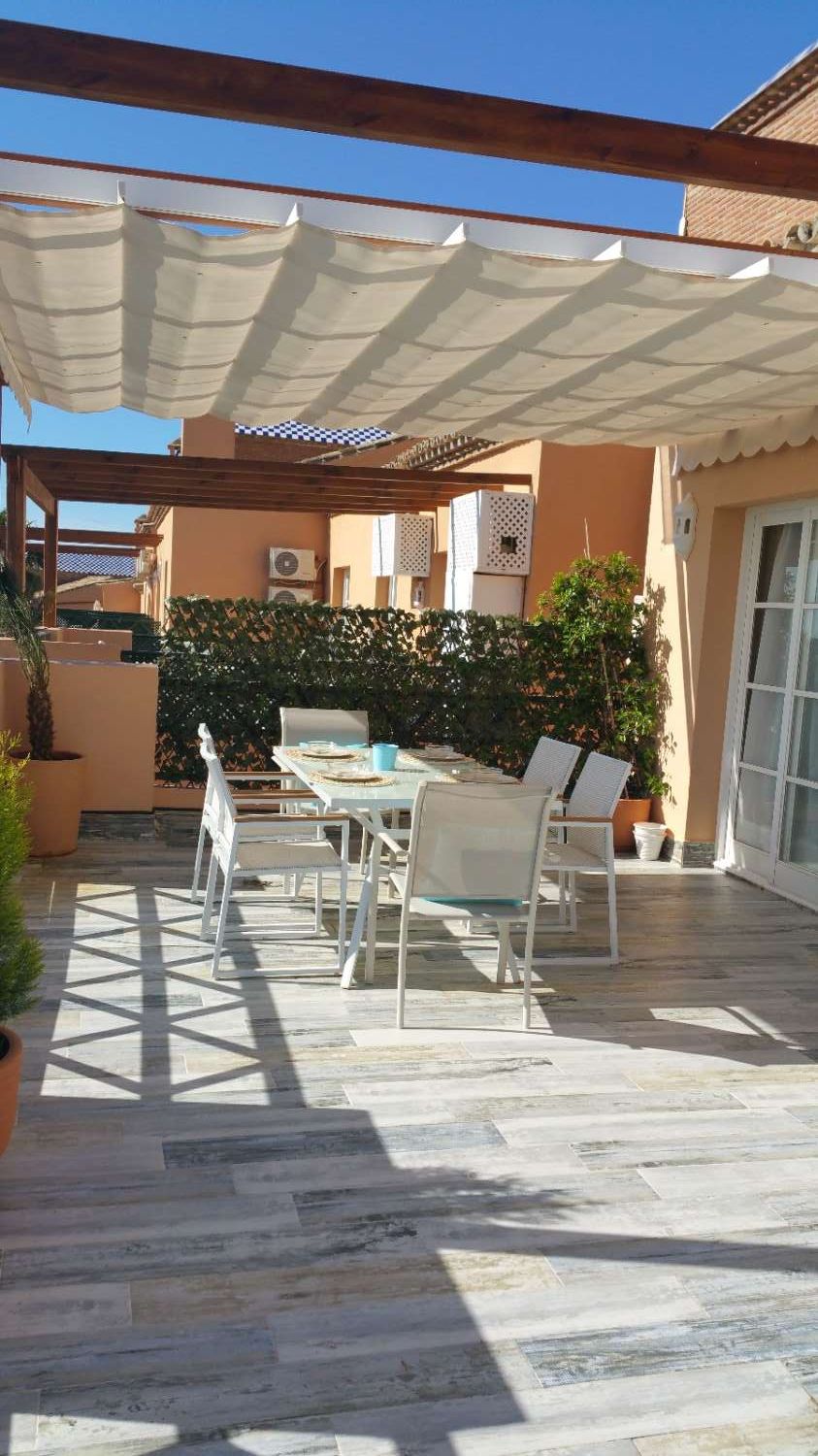 MEDIA TEMPORADA . SE ALQUILA  desde 1.10. 26-30.6.27  BONITO ATICO EN MIJAS COSTA