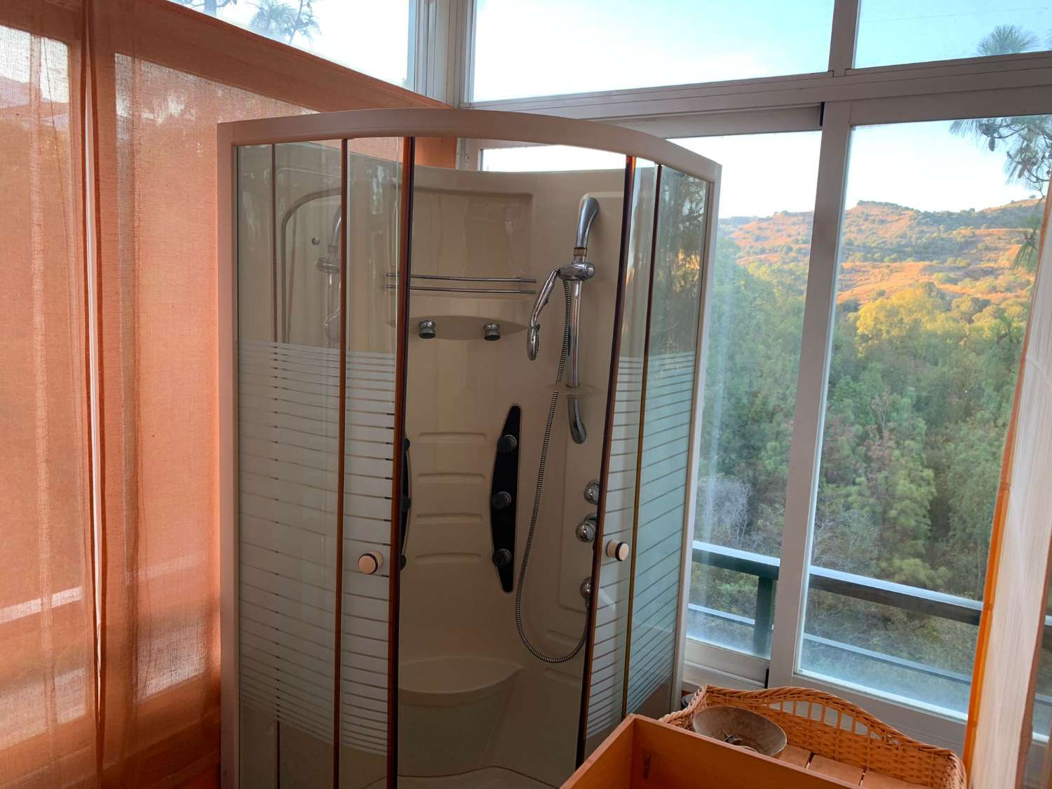 AFFITTATO DAL 15.1.26 PER 10 MESI BELLISSIMO ATTICO CON VISTA SUL MARE A CALAHONDA (MIJAS)