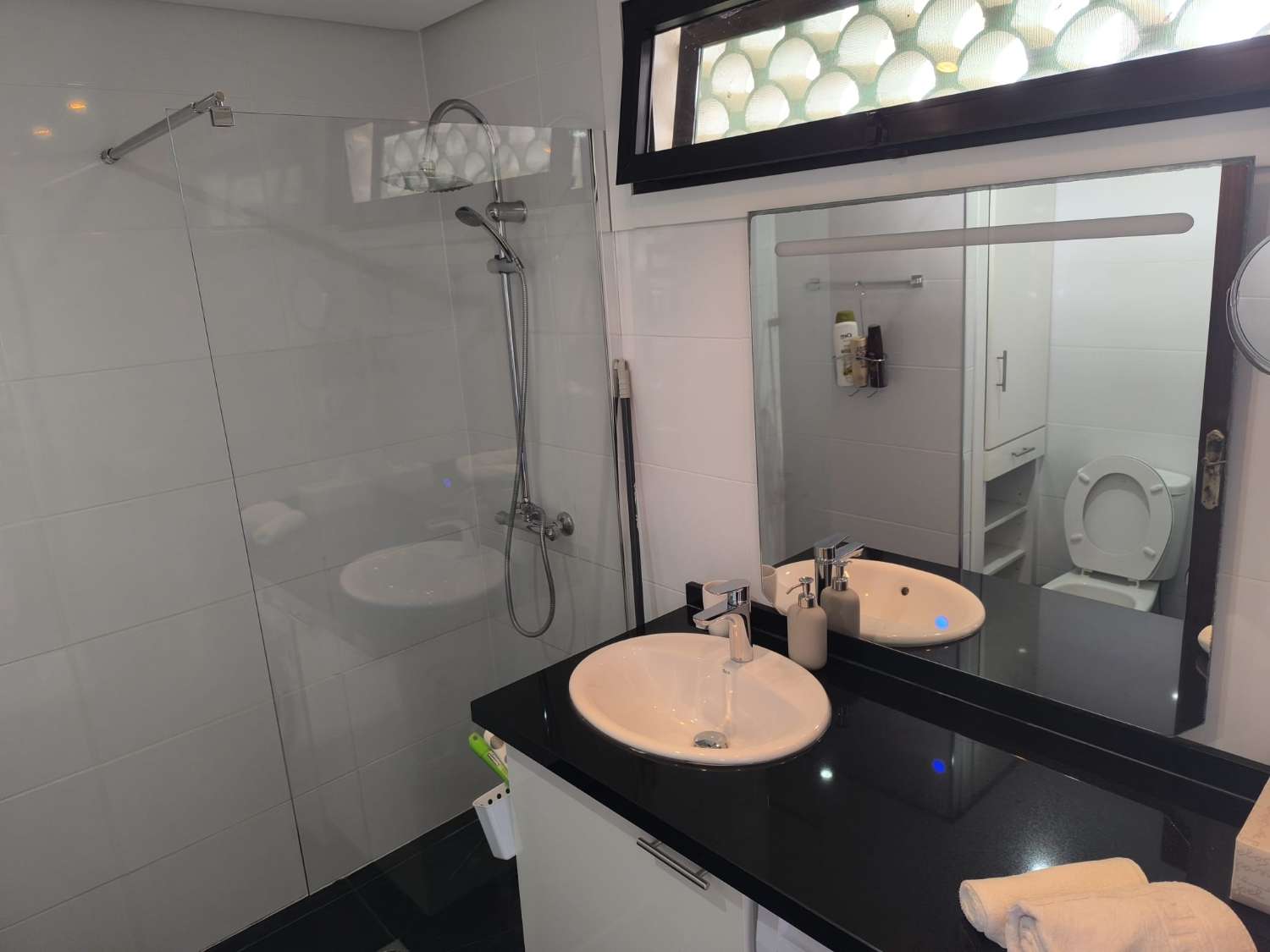 MEDIA TEMPORADA . SE ALQUILA DESDE 01/11/2026 HASTA 31.5.27 BONITO APARTAMENTO EN BENALMADENA COSTA