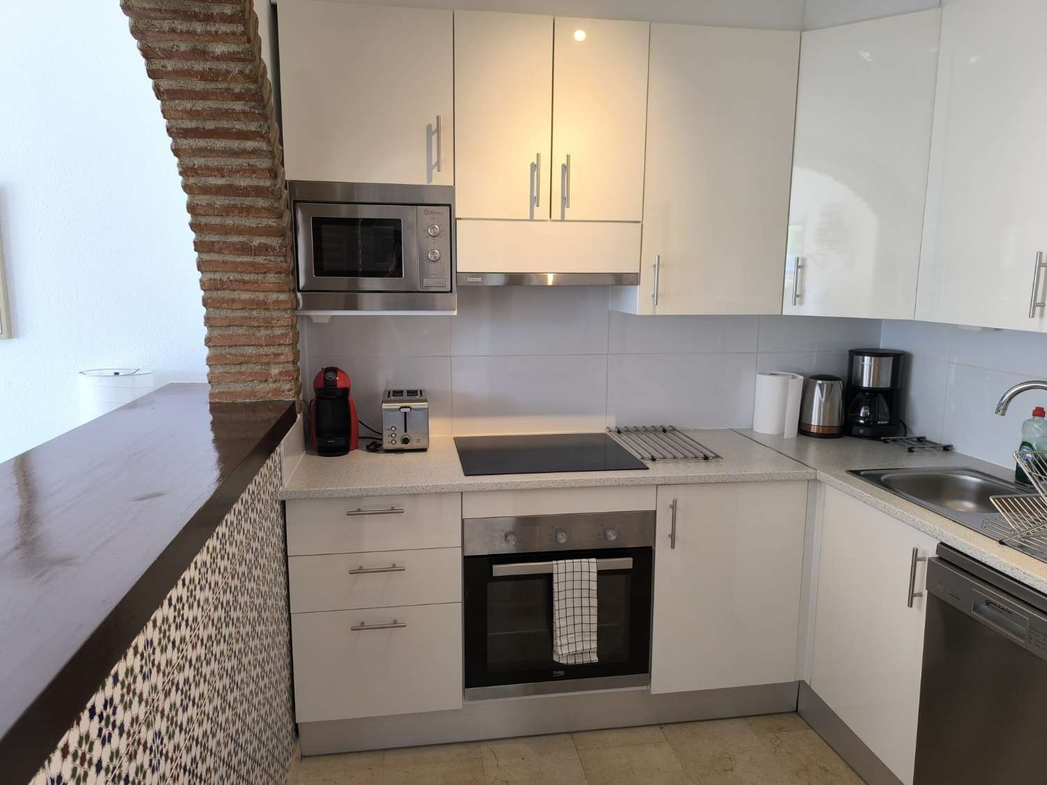 MEDIA TEMPORADA . SE ALQUILA DESDE 01/11/2026 HASTA 31.5.27 BONITO APARTAMENTO EN BENALMADENA COSTA