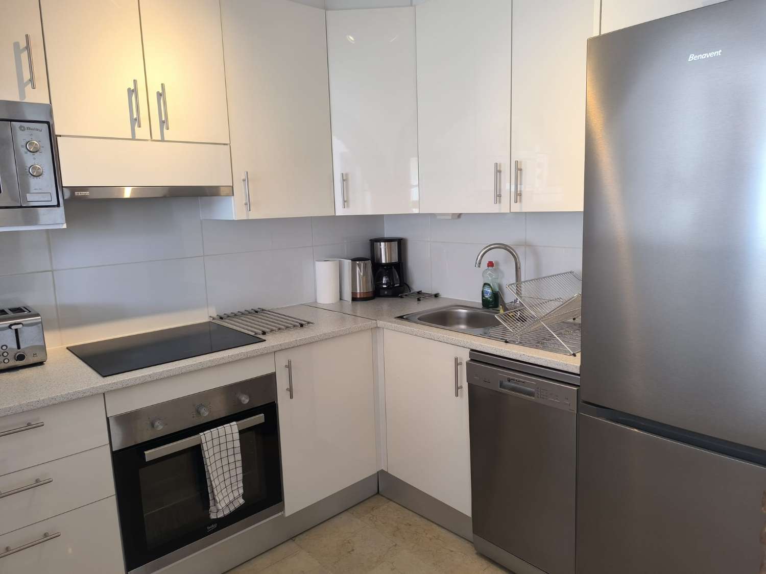 MEDIA TEMPORADA . SE ALQUILA DESDE 01/11/2026 HASTA 31.5.27 BONITO APARTAMENTO EN BENALMADENA COSTA