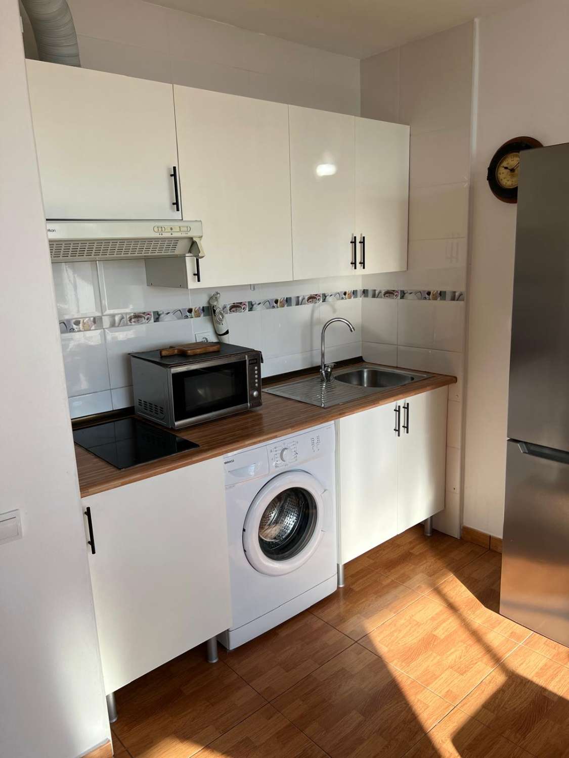 UTHYRNING FRAM TILL 30/06/26 FIN LÄGENHET NÅGRA METER FRÅN STRANDEN I BENALMADENA