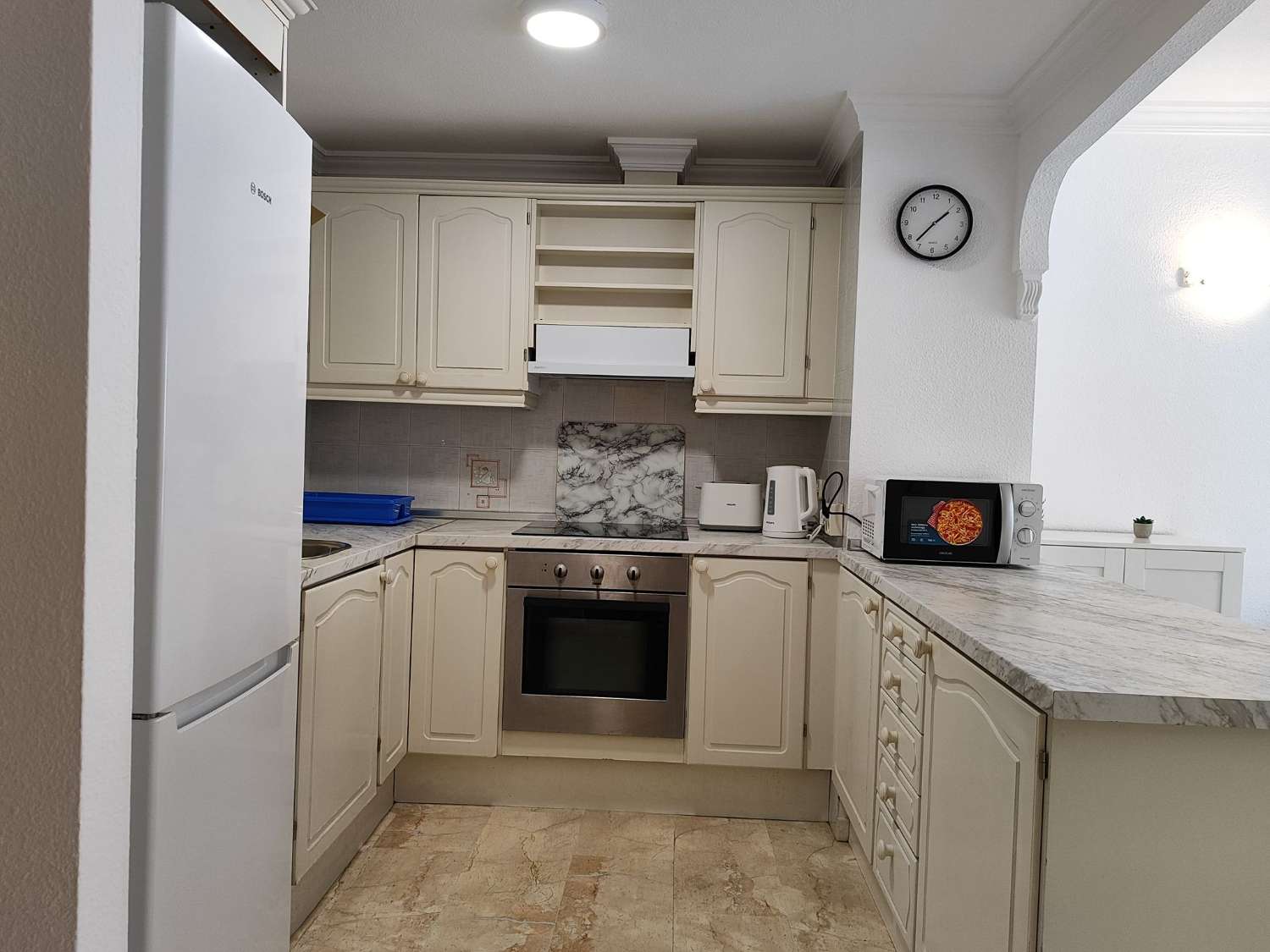 HALF SEIZOEN. TE HUUR VANAF 1.9.25-30.6.26 PRACHTIG APPARTEMENT MET UITZICHT OP ZEE IN FUENGIROLA