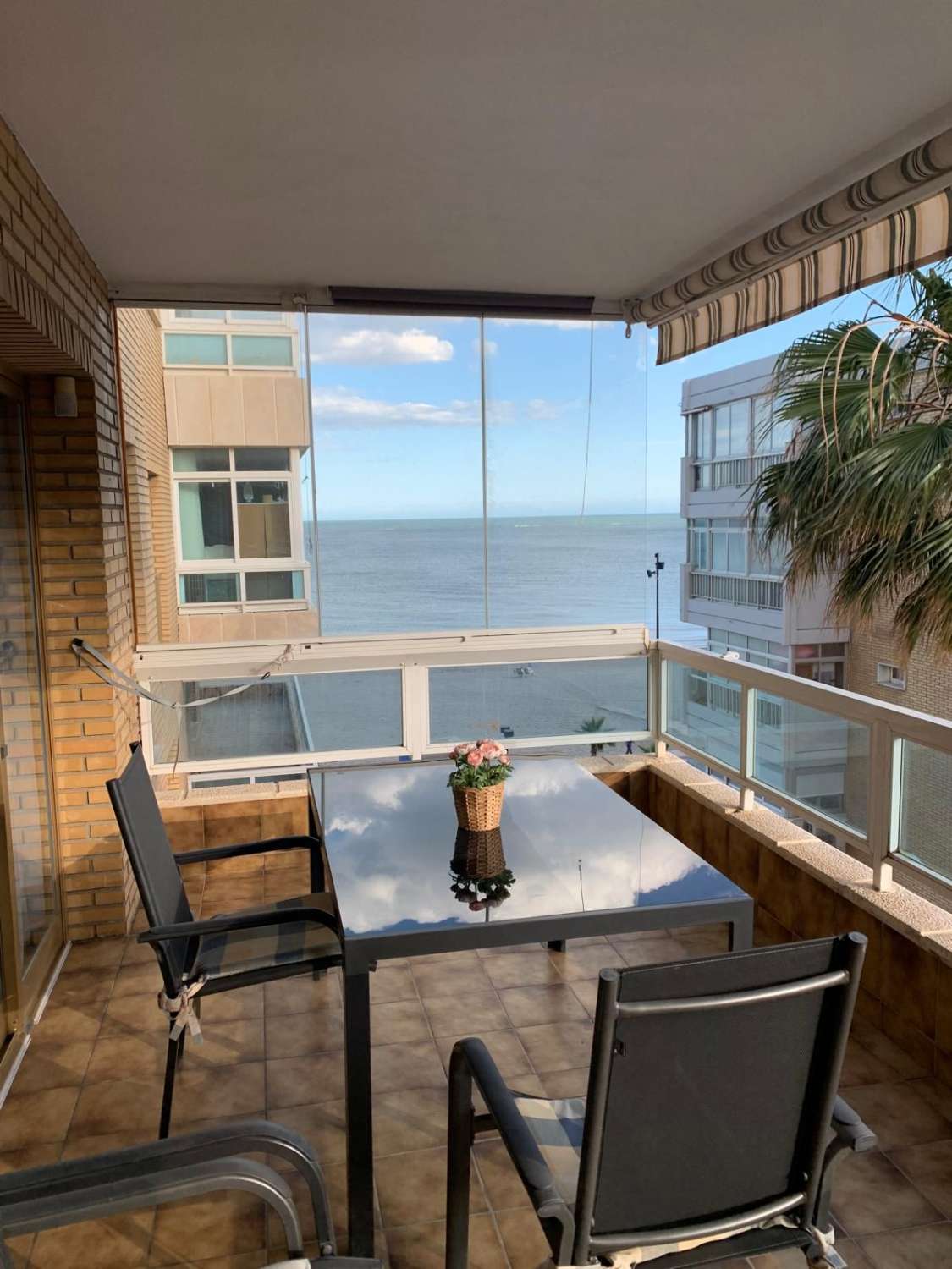 HALF SEIZOEN. TE HUUR VANAF 1.9.25-30.6.26 PRACHTIG APPARTEMENT MET UITZICHT OP ZEE IN FUENGIROLA