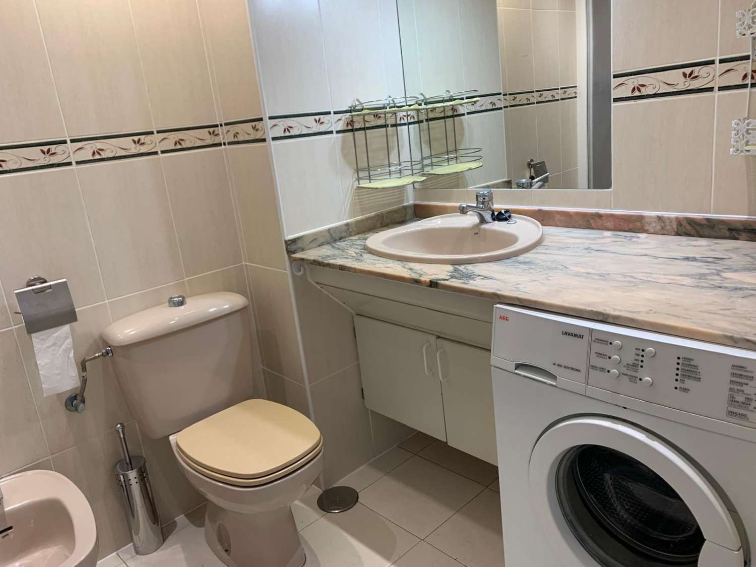 HALF SEIZOEN. TE HUUR VANAF 1.9.25-30.6.26 PRACHTIG APPARTEMENT MET UITZICHT OP ZEE IN FUENGIROLA