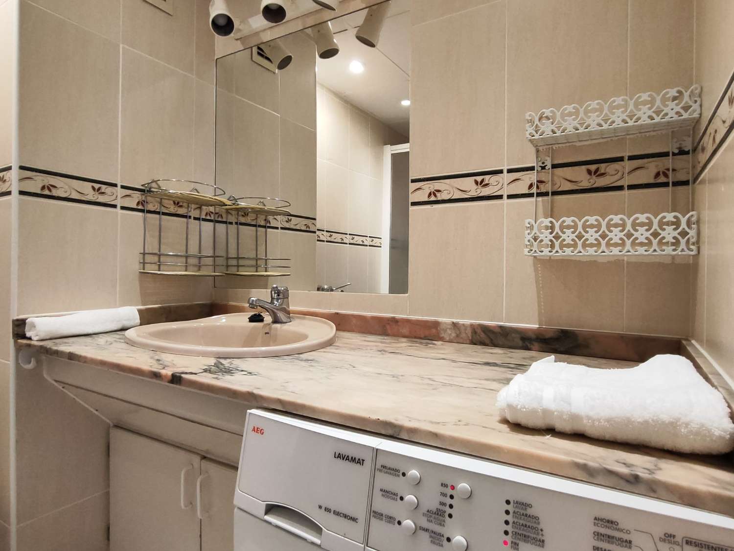 HALF SEIZOEN. TE HUUR VANAF 1.9.25-30.6.26 PRACHTIG APPARTEMENT MET UITZICHT OP ZEE IN FUENGIROLA