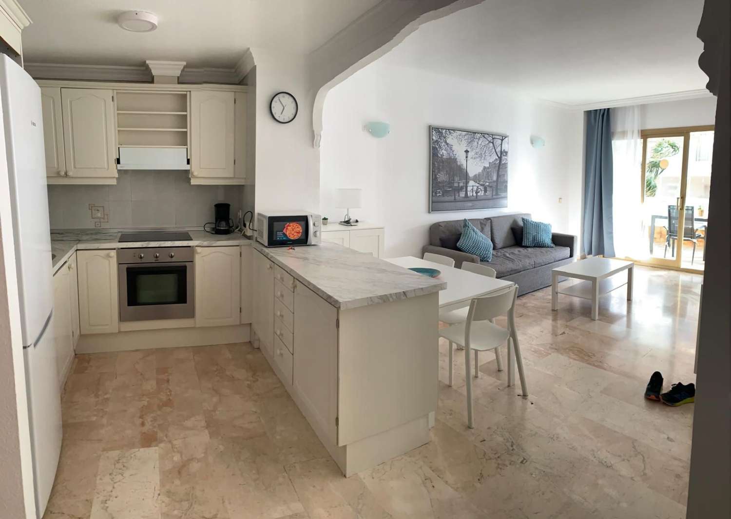 HALF SEIZOEN. TE HUUR VANAF 1.9.25-30.6.26 PRACHTIG APPARTEMENT MET UITZICHT OP ZEE IN FUENGIROLA