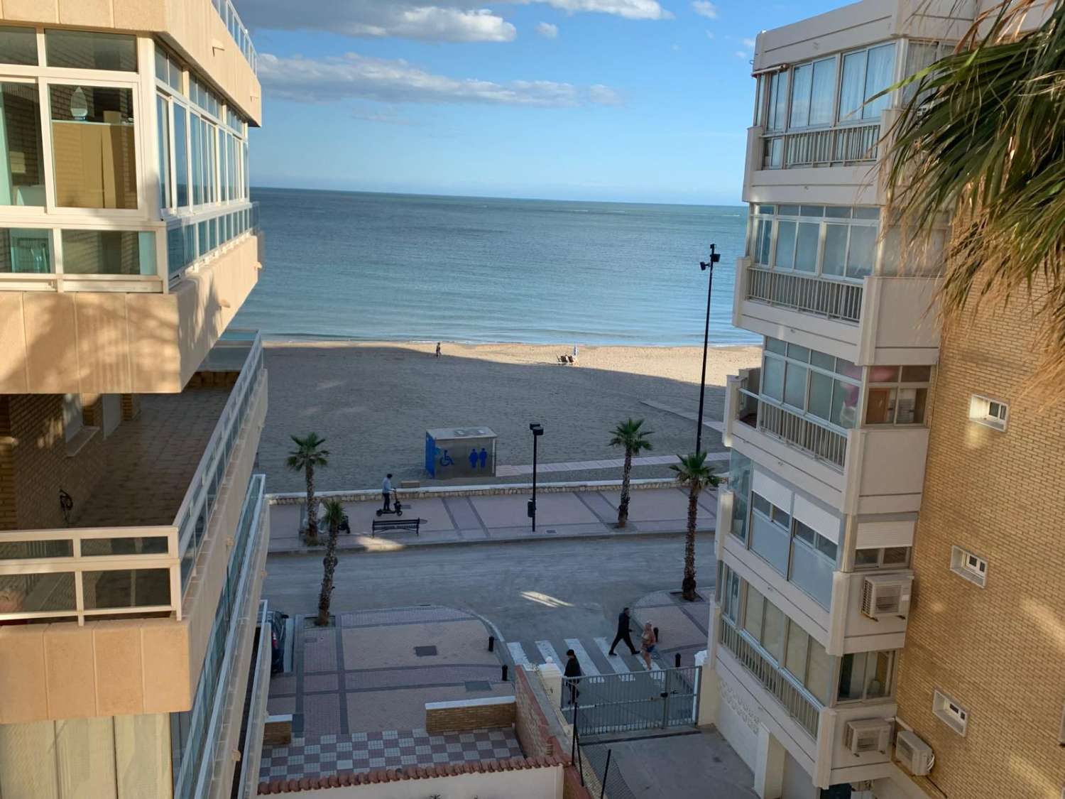 HALF SEIZOEN. TE HUUR VANAF 1.9.25-30.6.26 PRACHTIG APPARTEMENT MET UITZICHT OP ZEE IN FUENGIROLA