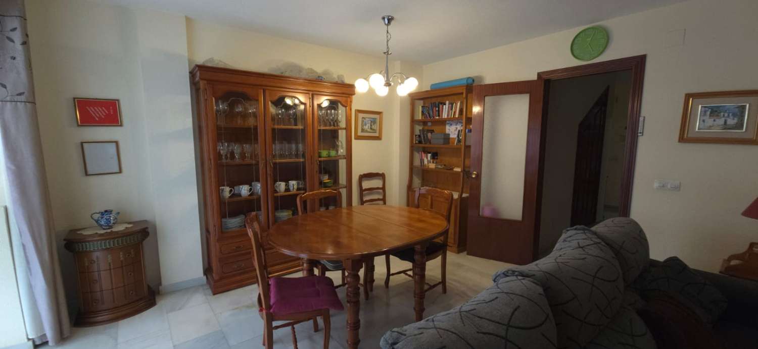 HALV SESONG. LEIES FRA NÅ TIL 30.4.25 OG FRA 1.9.25-31.12.25 FIN DUPLEX I LA NOGALERA (TORREMOLINOS)