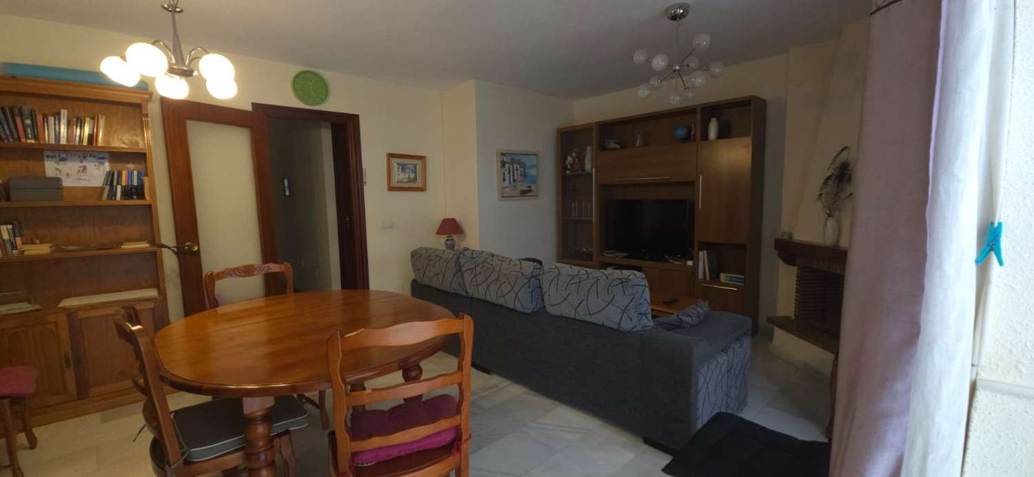 HALV SESONG. LEIES FRA NÅ TIL 30.4.25 OG FRA 1.9.25-31.12.25 FIN DUPLEX I LA NOGALERA (TORREMOLINOS)