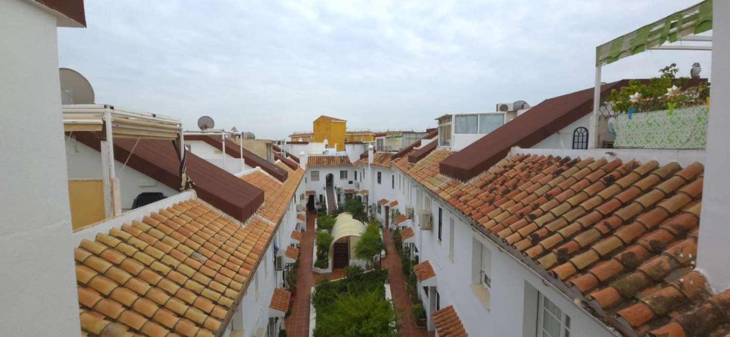 HALV SESONG. LEIES FRA NÅ TIL 30.4.25 OG FRA 1.9.25-31.12.25 FIN DUPLEX I LA NOGALERA (TORREMOLINOS)