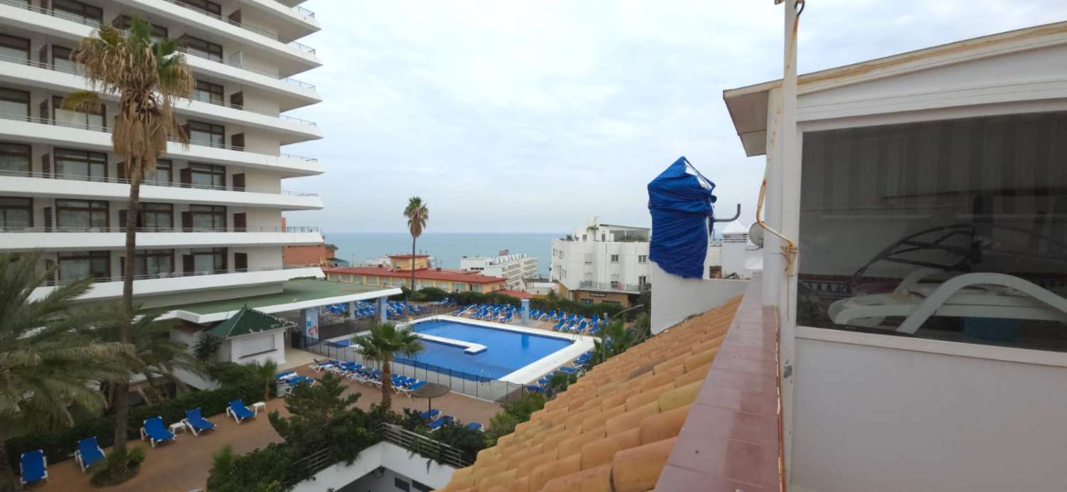 HALV SESONG. LEIES FRA NÅ TIL 30.4.25 OG FRA 1.9.25-31.12.25 FIN DUPLEX I LA NOGALERA (TORREMOLINOS)