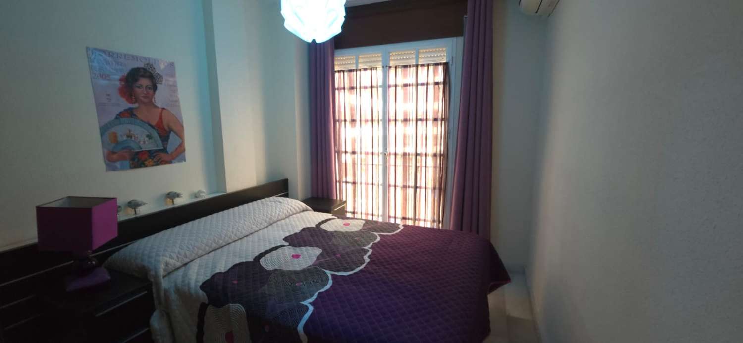 HALV SESONG. LEIES FRA NÅ TIL 30.4.25 OG FRA 1.9.25-31.12.25 FIN DUPLEX I LA NOGALERA (TORREMOLINOS)