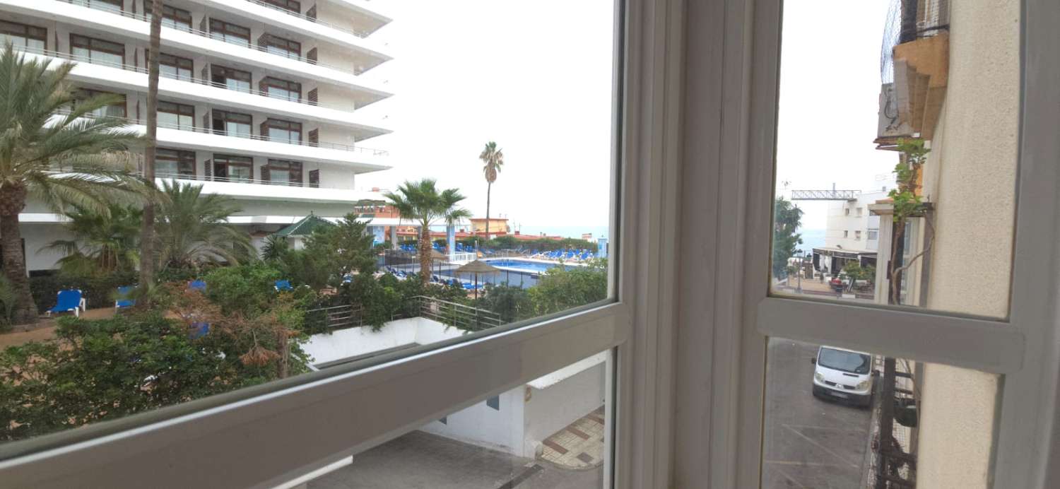 HALV SESONG. LEIES FRA NÅ TIL 30.4.25 OG FRA 1.9.25-31.12.25 FIN DUPLEX I LA NOGALERA (TORREMOLINOS)