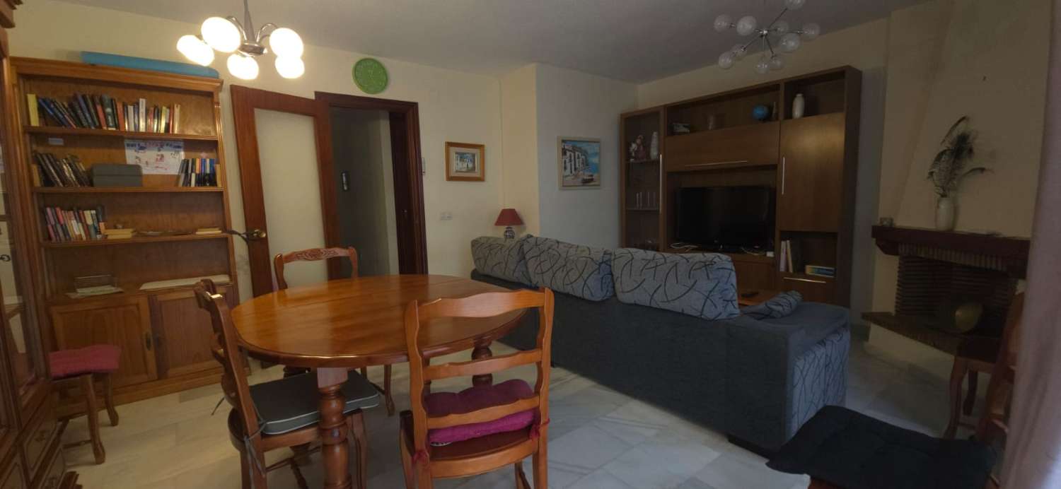 HALV SESONG. LEIES FRA NÅ TIL 30.4.25 OG FRA 1.9.25-31.12.25 FIN DUPLEX I LA NOGALERA (TORREMOLINOS)