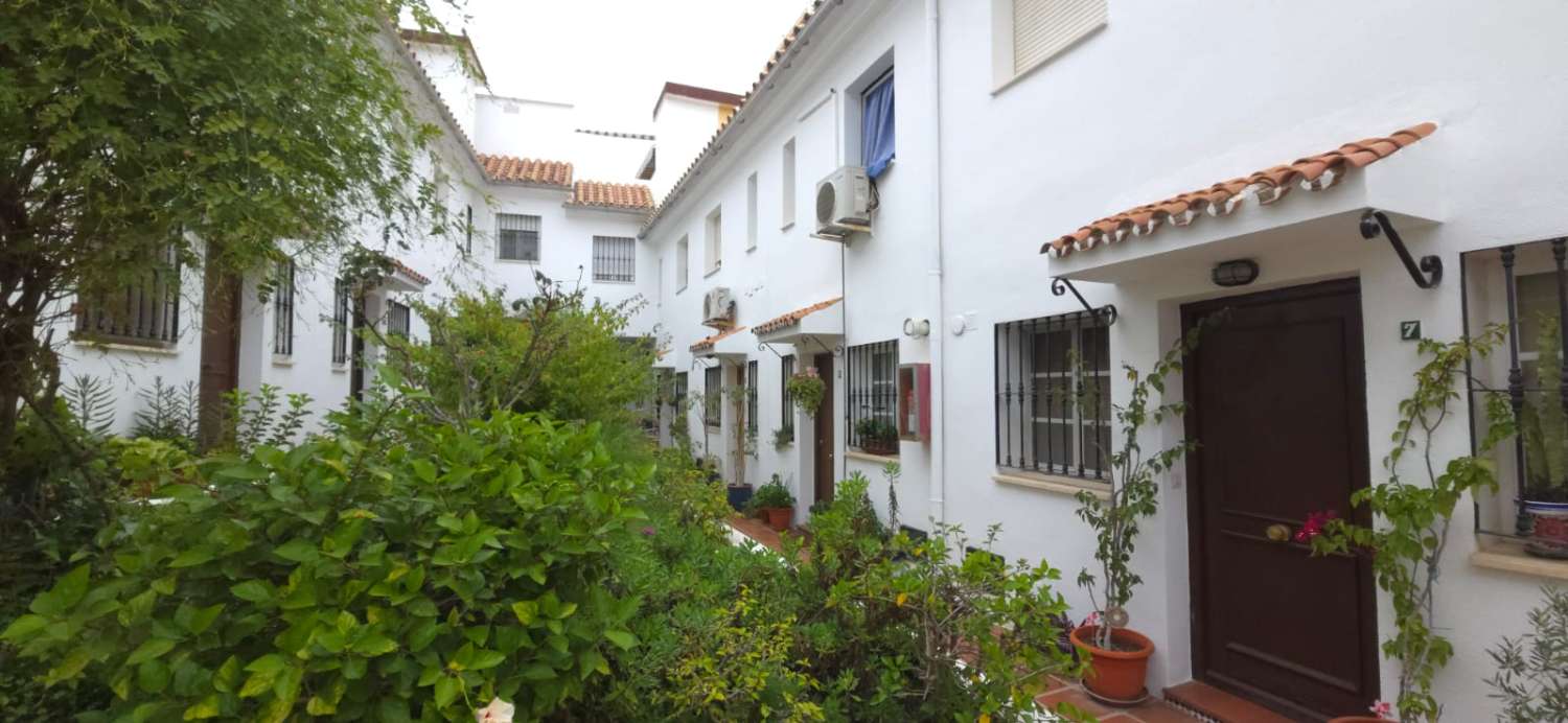 HALV SESONG. LEIES FRA NÅ TIL 30.4.25 OG FRA 1.9.25-31.12.25 FIN DUPLEX I LA NOGALERA (TORREMOLINOS)