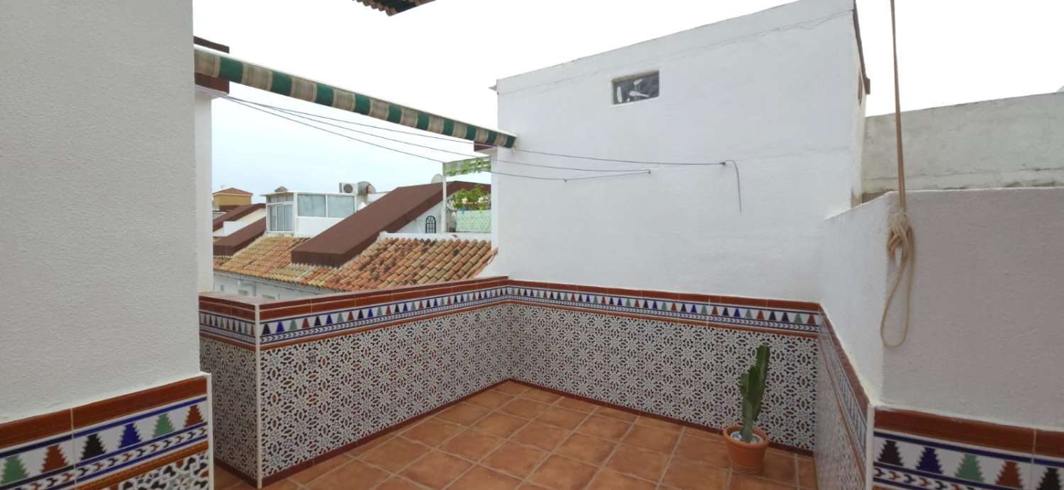 HALV SESONG. LEIES FRA NÅ TIL 30.4.25 OG FRA 1.9.25-31.12.25 FIN DUPLEX I LA NOGALERA (TORREMOLINOS)