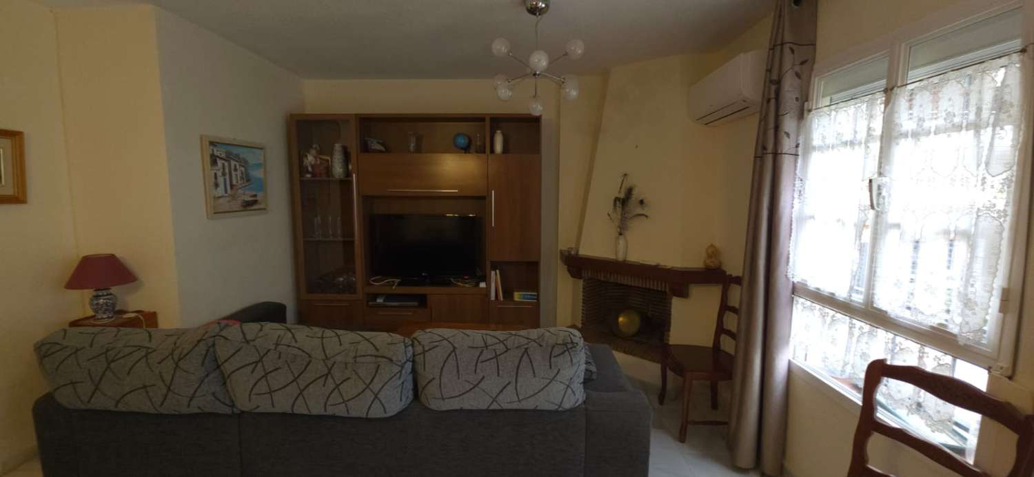 HALV SESONG. LEIES FRA NÅ TIL 30.4.25 OG FRA 1.9.25-31.12.25 FIN DUPLEX I LA NOGALERA (TORREMOLINOS)