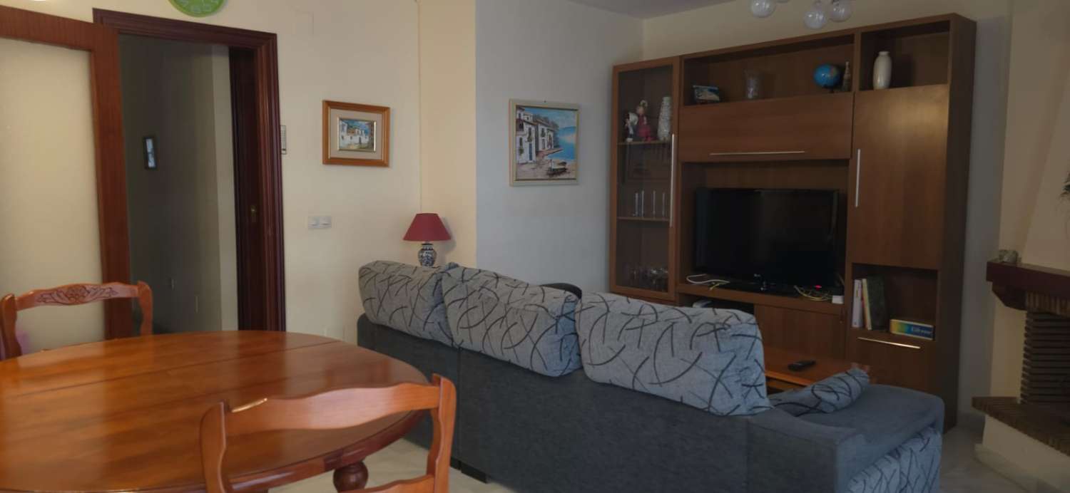 HALV SESONG. LEIES FRA NÅ TIL 30.4.25 OG FRA 1.9.25-31.12.25 FIN DUPLEX I LA NOGALERA (TORREMOLINOS)