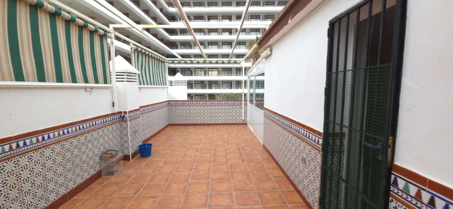 HALV SESONG. LEIES FRA NÅ TIL 30.4.25 OG FRA 1.9.25-31.12.25 FIN DUPLEX I LA NOGALERA (TORREMOLINOS)
