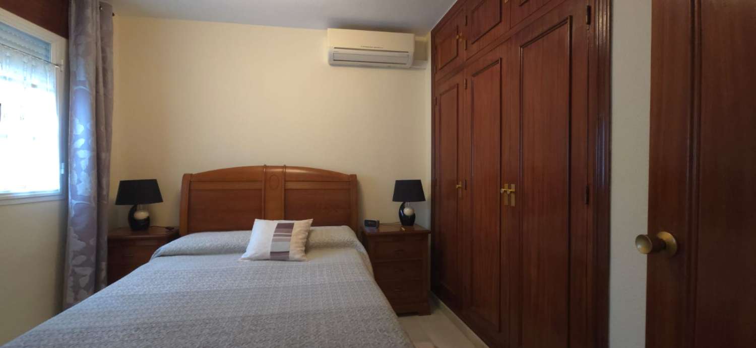 HALV SESONG. LEIES FRA NÅ TIL 30.4.25 OG FRA 1.9.25-31.12.25 FIN DUPLEX I LA NOGALERA (TORREMOLINOS)