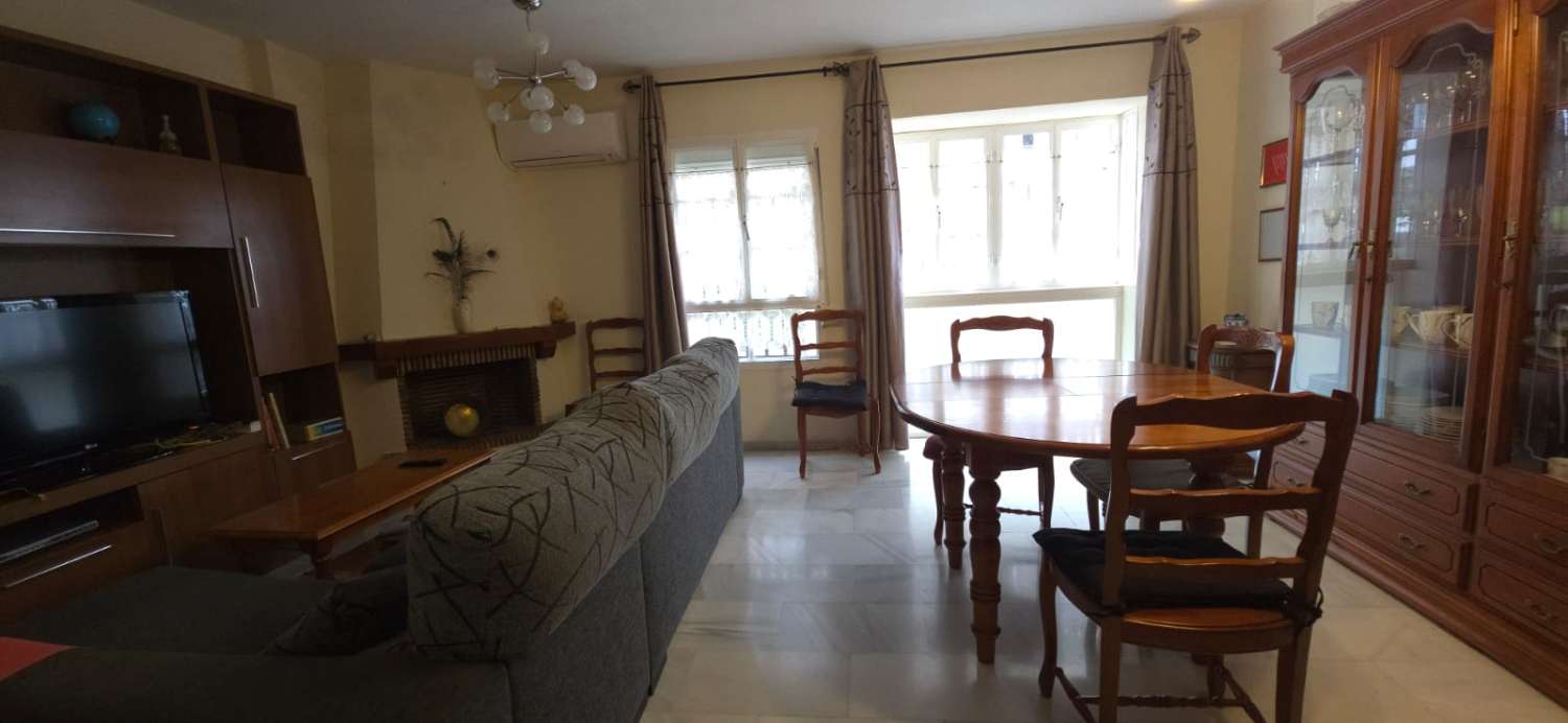 HALV SESONG. LEIES FRA NÅ TIL 30.4.25 OG FRA 1.9.25-31.12.25 FIN DUPLEX I LA NOGALERA (TORREMOLINOS)