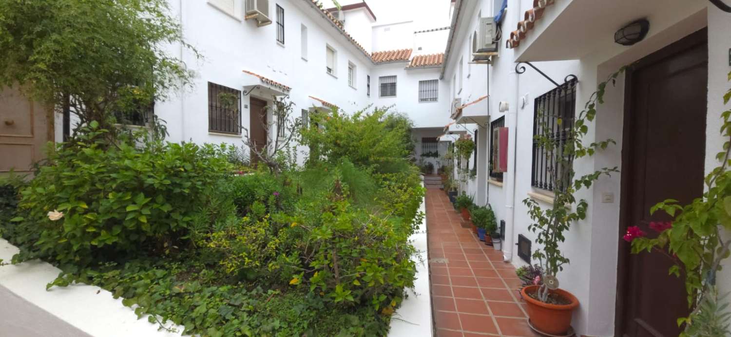 HALV SESONG. LEIES FRA NÅ TIL 30.4.25 OG FRA 1.9.25-31.12.25 FIN DUPLEX I LA NOGALERA (TORREMOLINOS)