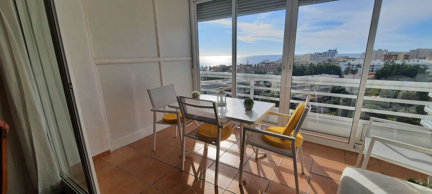MEDIA TEMPORADA . SE ALQUILA DESDE AHORA  HASTA 30.06.26  BONITO APARTAMENTO  CON VISTAS AL MAR EN LA CARIHUELA (TORREMOLINOS)
