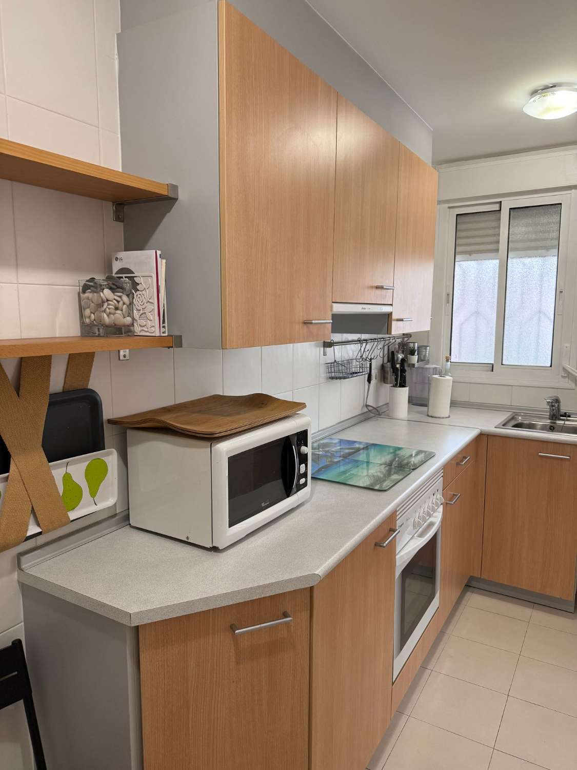 SE ALQUILA POR LARGA  TEMPORADA DESDE 1.6.25- BONITO APARTAMENTO CON VISTAS AL MAR EN BENALMADENA  PUEBLO