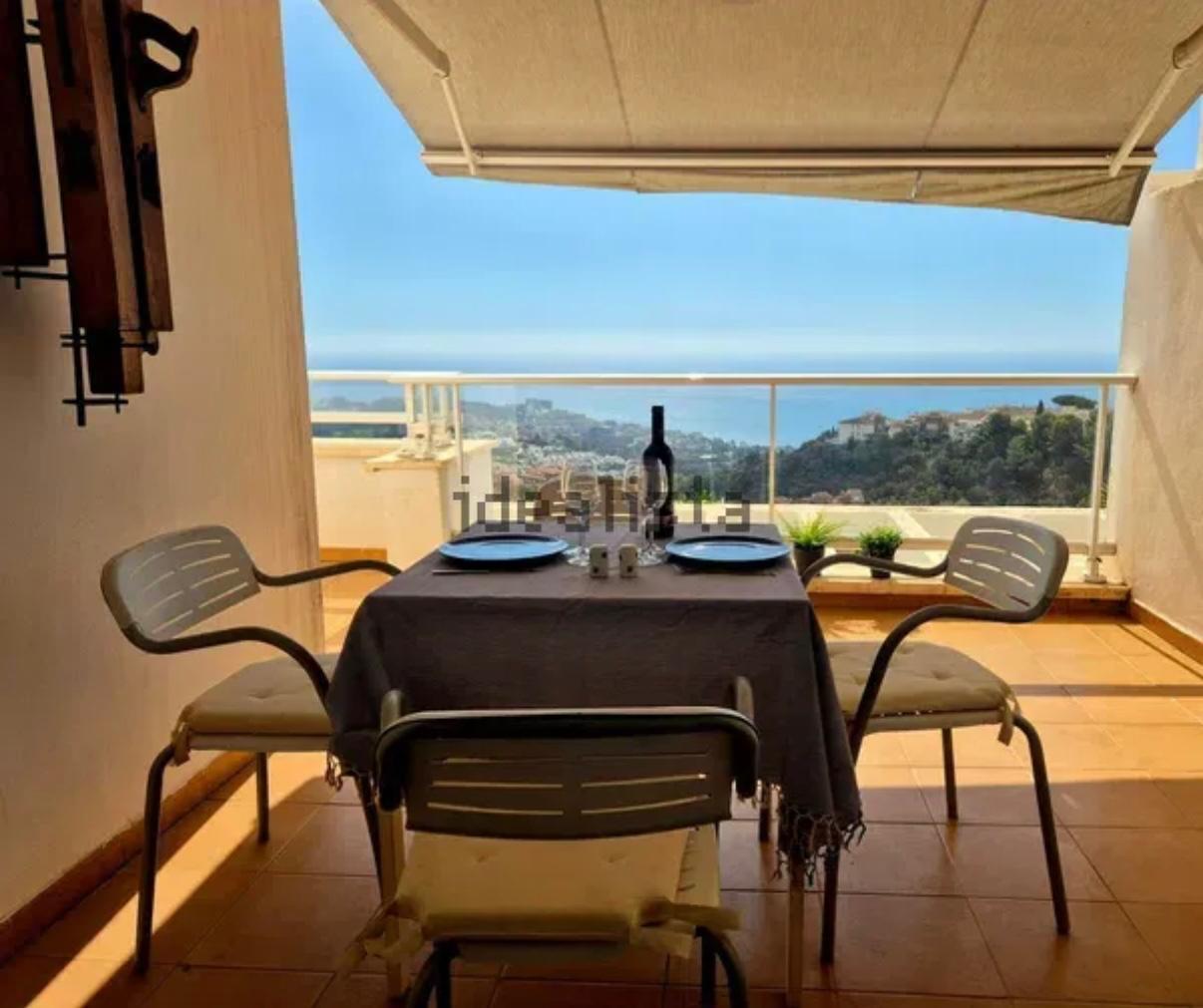SE ALQUILA POR LARGA  TEMPORADA DESDE 1.6.25- BONITO APARTAMENTO CON VISTAS AL MAR EN BENALMADENA  PUEBLO