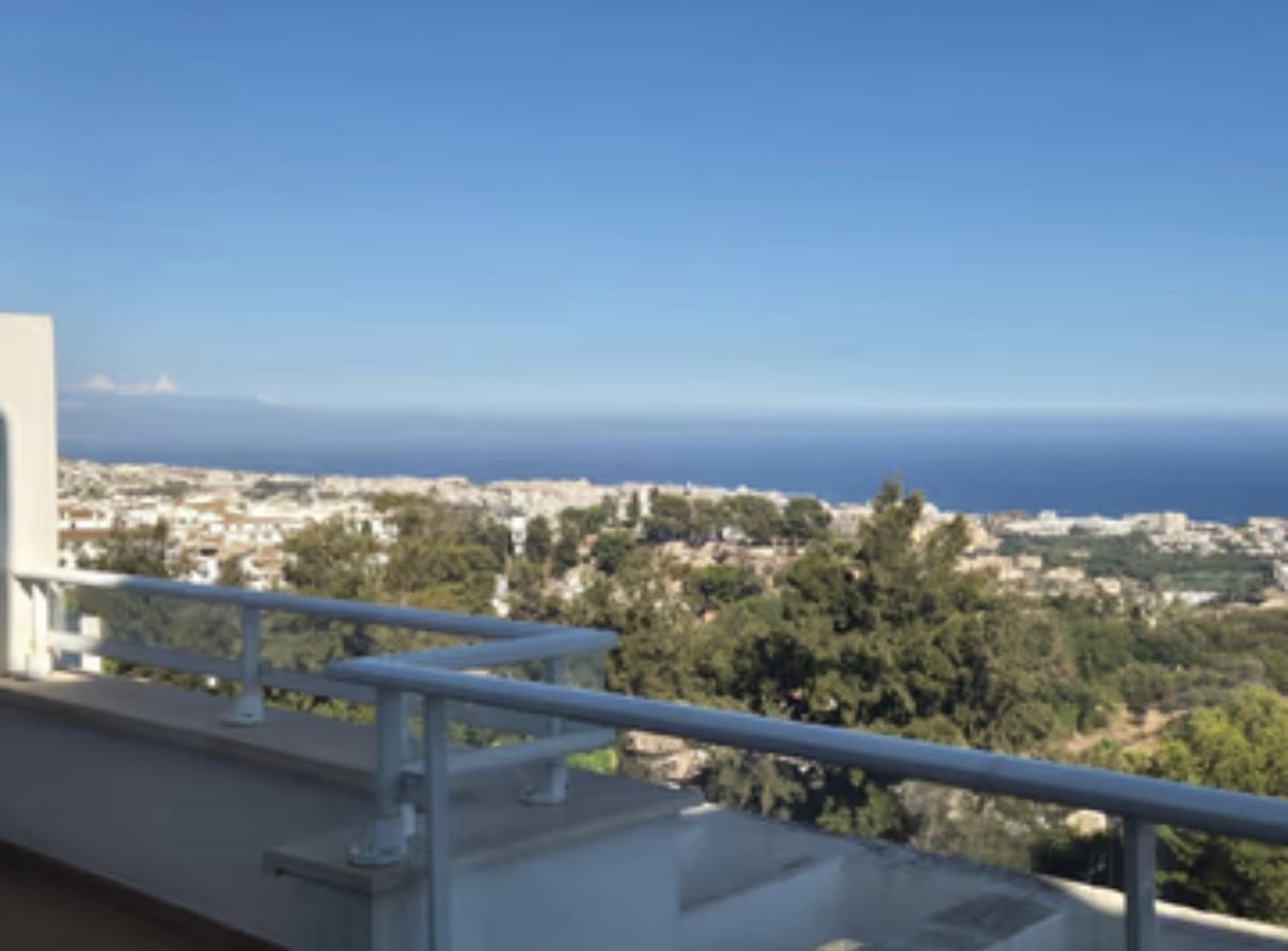 SE ALQUILA POR LARGA  TEMPORADA DESDE 1.6.25- BONITO APARTAMENTO CON VISTAS AL MAR EN BENALMADENA  PUEBLO