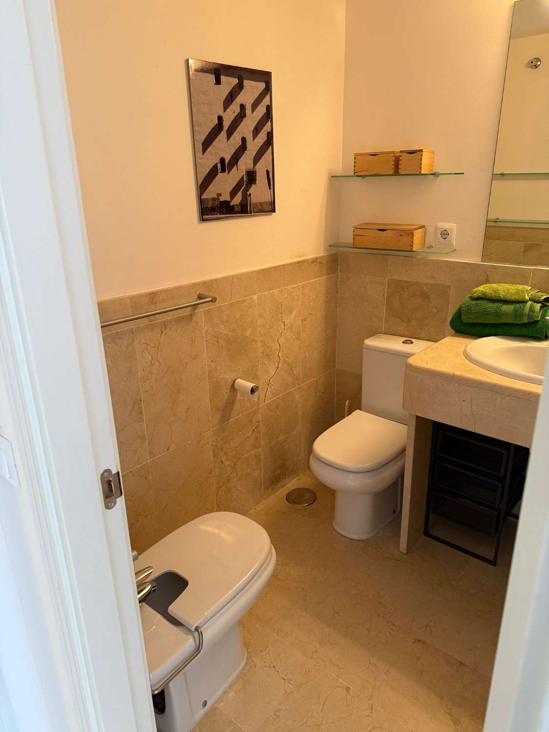 SE ALQUILA POR LARGA  TEMPORADA DESDE 1.6.25- BONITO APARTAMENTO CON VISTAS AL MAR EN BENALMADENA  PUEBLO