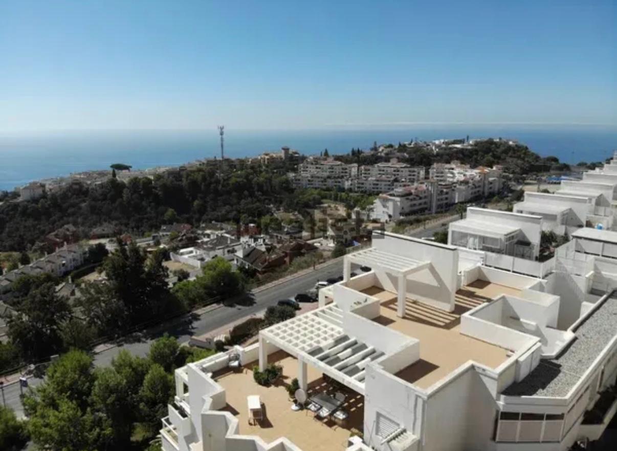 SE ALQUILA POR LARGA  TEMPORADA DESDE 1.6.25- BONITO APARTAMENTO CON VISTAS AL MAR EN BENALMADENA  PUEBLO