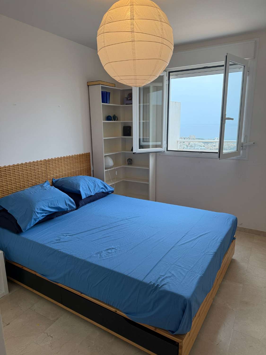 SE ALQUILA POR LARGA  TEMPORADA DESDE 1.6.25- BONITO APARTAMENTO CON VISTAS AL MAR EN BENALMADENA  PUEBLO