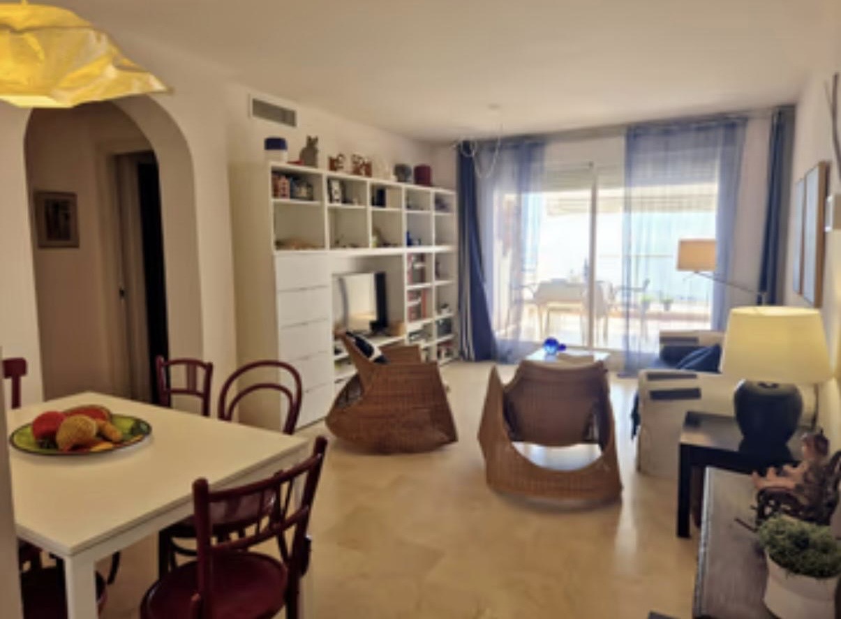SE ALQUILA POR LARGA  TEMPORADA DESDE 1.6.25- BONITO APARTAMENTO CON VISTAS AL MAR EN BENALMADENA  PUEBLO
