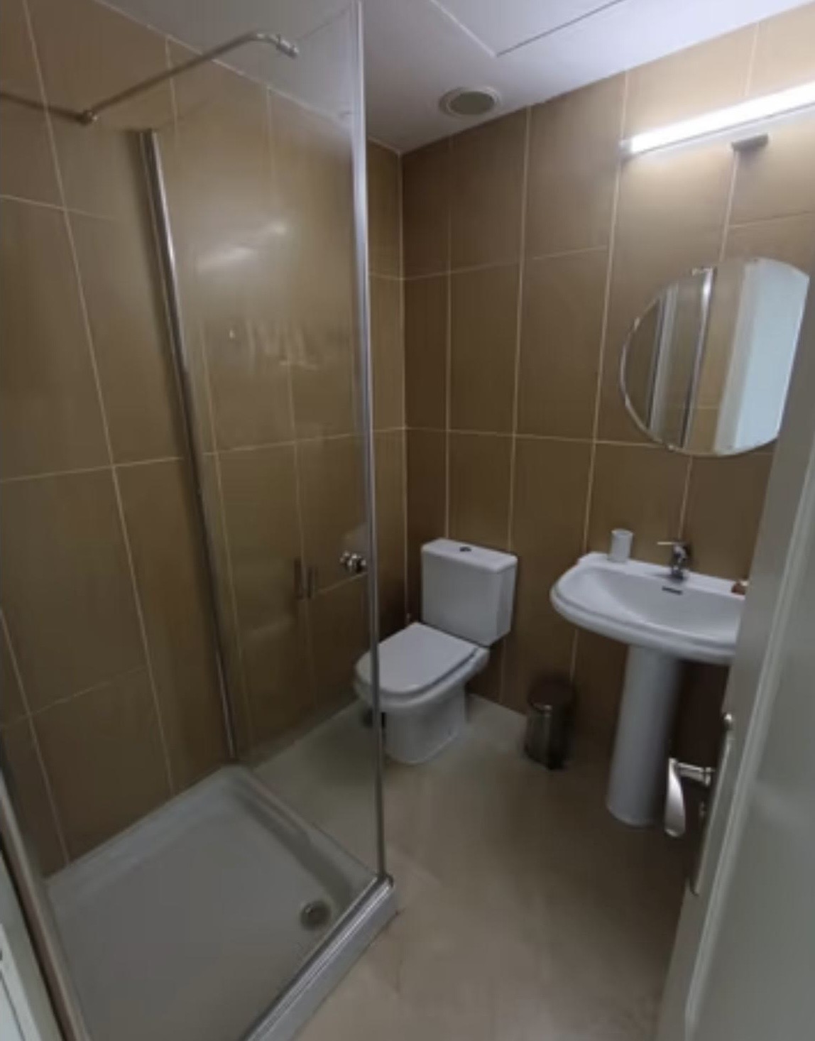 SE ALQUILA POR LARGA  TEMPORADA DESDE 1.6.25- BONITO APARTAMENTO CON VISTAS AL MAR EN BENALMADENA  PUEBLO