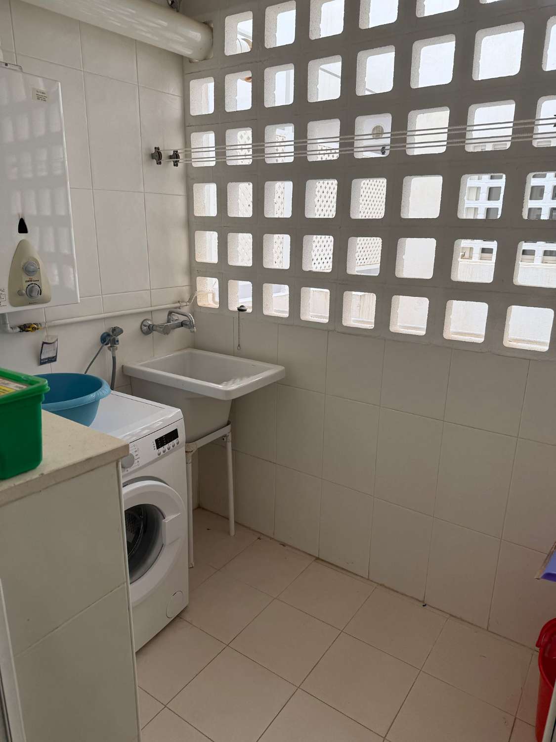SE ALQUILA POR LARGA  TEMPORADA DESDE 1.6.25- BONITO APARTAMENTO CON VISTAS AL MAR EN BENALMADENA  PUEBLO