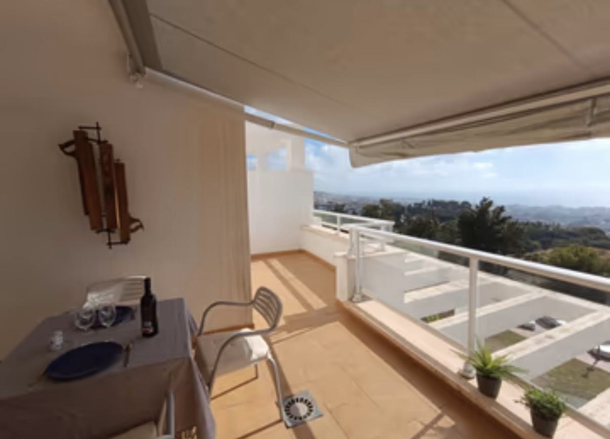 SE ALQUILA POR LARGA  TEMPORADA DESDE 1.6.25- BONITO APARTAMENTO CON VISTAS AL MAR EN BENALMADENA  PUEBLO