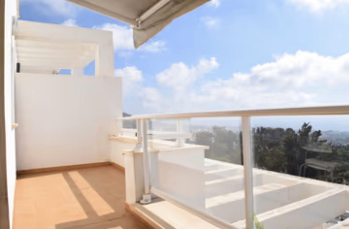 SE ALQUILA POR LARGA  TEMPORADA DESDE 1.6.25- BONITO APARTAMENTO CON VISTAS AL MAR EN BENALMADENA  PUEBLO