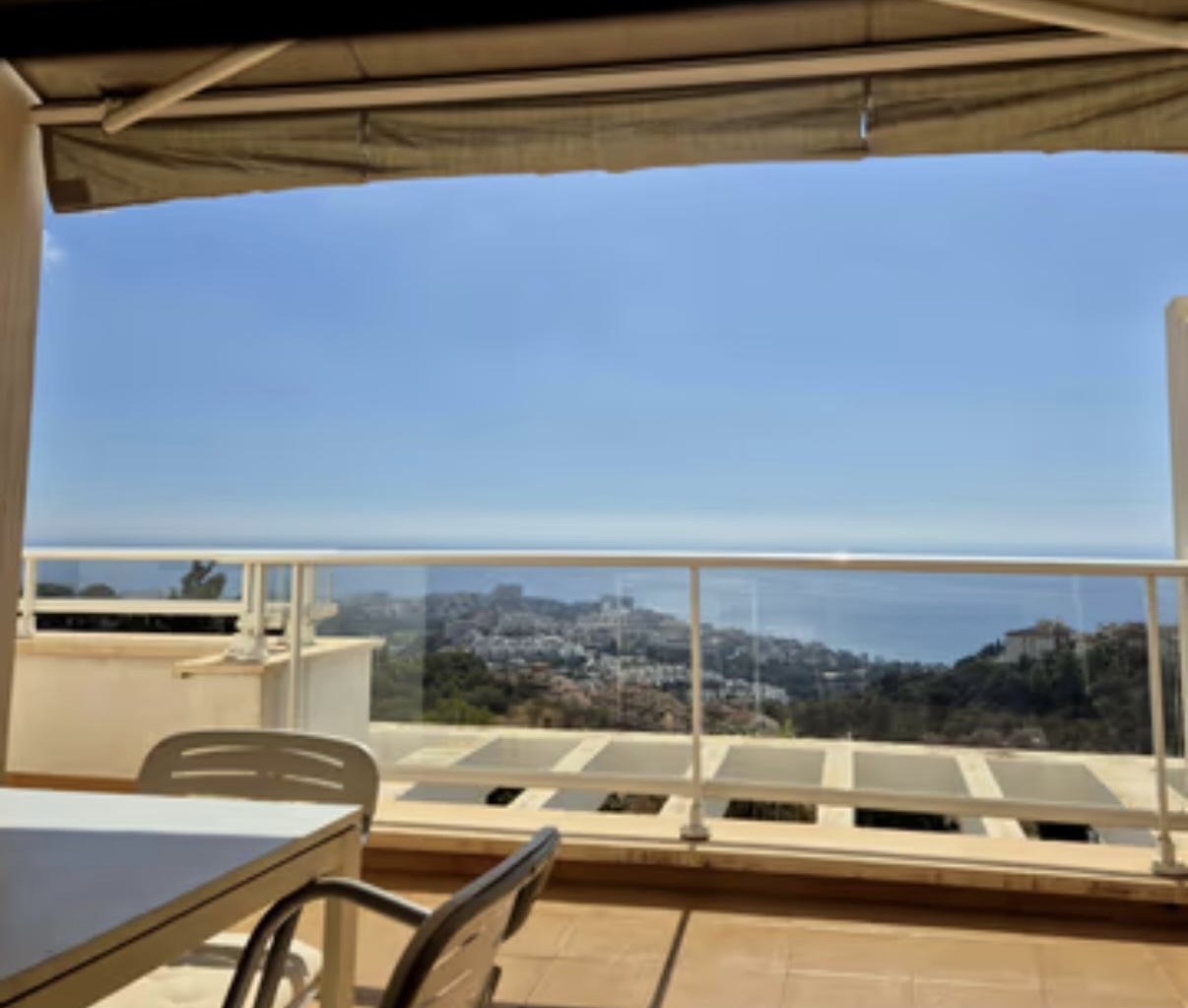 SE ALQUILA POR LARGA  TEMPORADA DESDE 1.6.25- BONITO APARTAMENTO CON VISTAS AL MAR EN BENALMADENA  PUEBLO