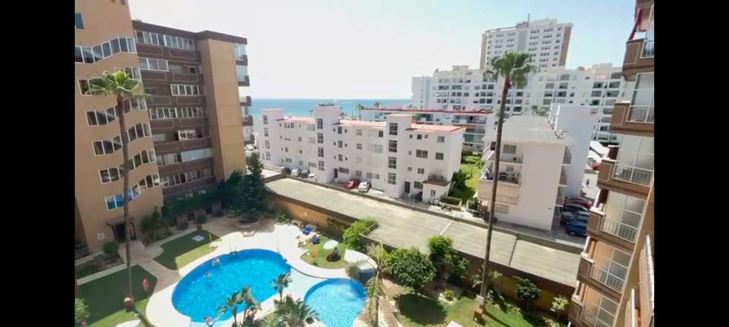 DEMI-SAISON. A LOUER DU 01.09.25-30.6.26 MAGNIFIQUE APPARTEMENT AVEC VUE SUR LA MER À LOS BOLICHES (FUENGIROLA)