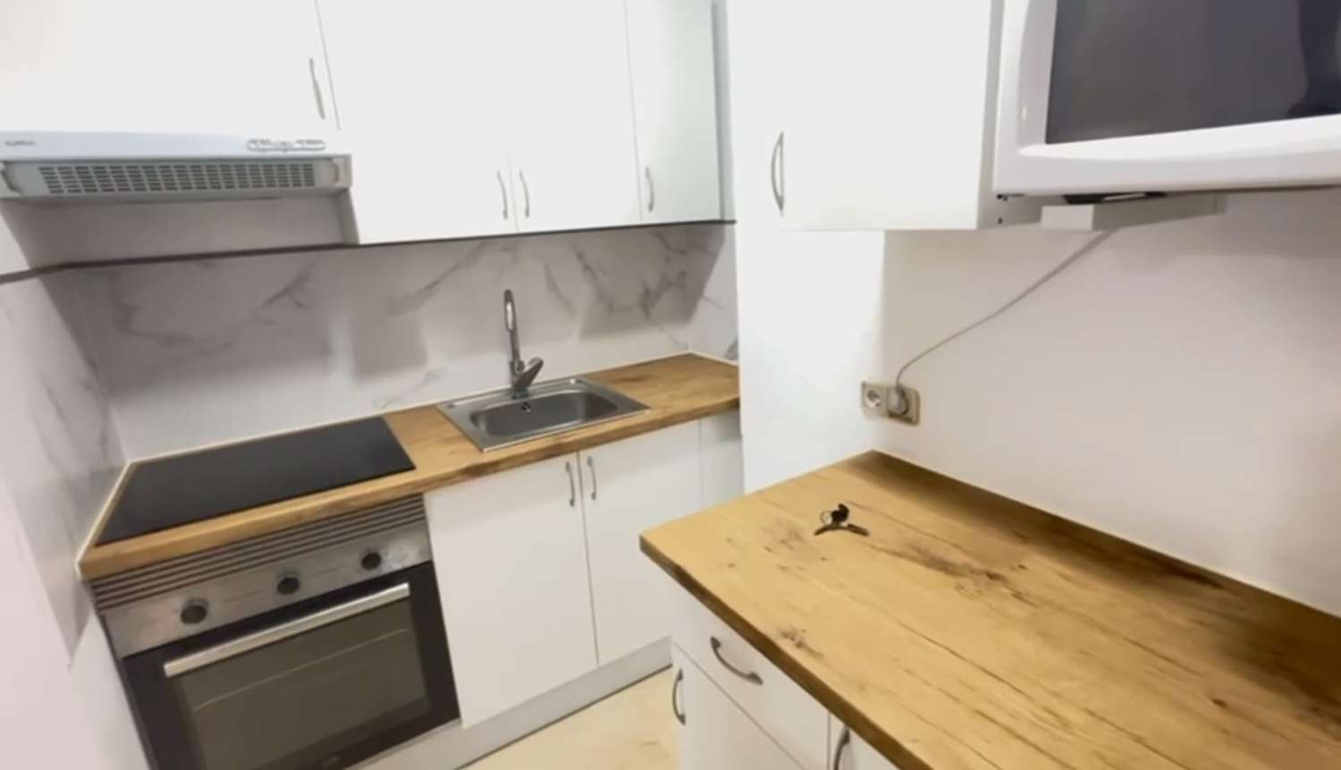 DEMI-SAISON. A LOUER DU 01.09.25-30.6.26 MAGNIFIQUE APPARTEMENT AVEC VUE SUR LA MER À LOS BOLICHES (FUENGIROLA)
