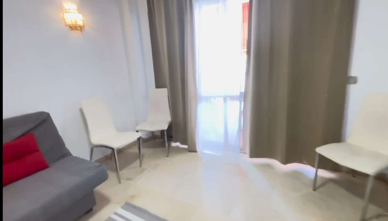 DEMI-SAISON. A LOUER DU 01.09.25-30.6.26 MAGNIFIQUE APPARTEMENT AVEC VUE SUR LA MER À LOS BOLICHES (FUENGIROLA)