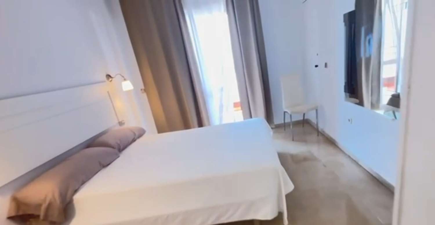 DEMI-SAISON. A LOUER DU 01.09.25-30.6.26 MAGNIFIQUE APPARTEMENT AVEC VUE SUR LA MER À LOS BOLICHES (FUENGIROLA)