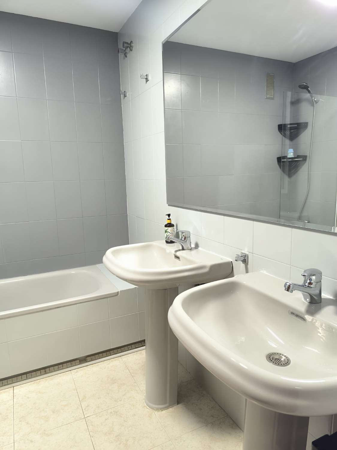 LARGA TEMPORADA . SE ALQUILA PRECIOSO APARTAMENTO CENTRICO EN BENALMADENA