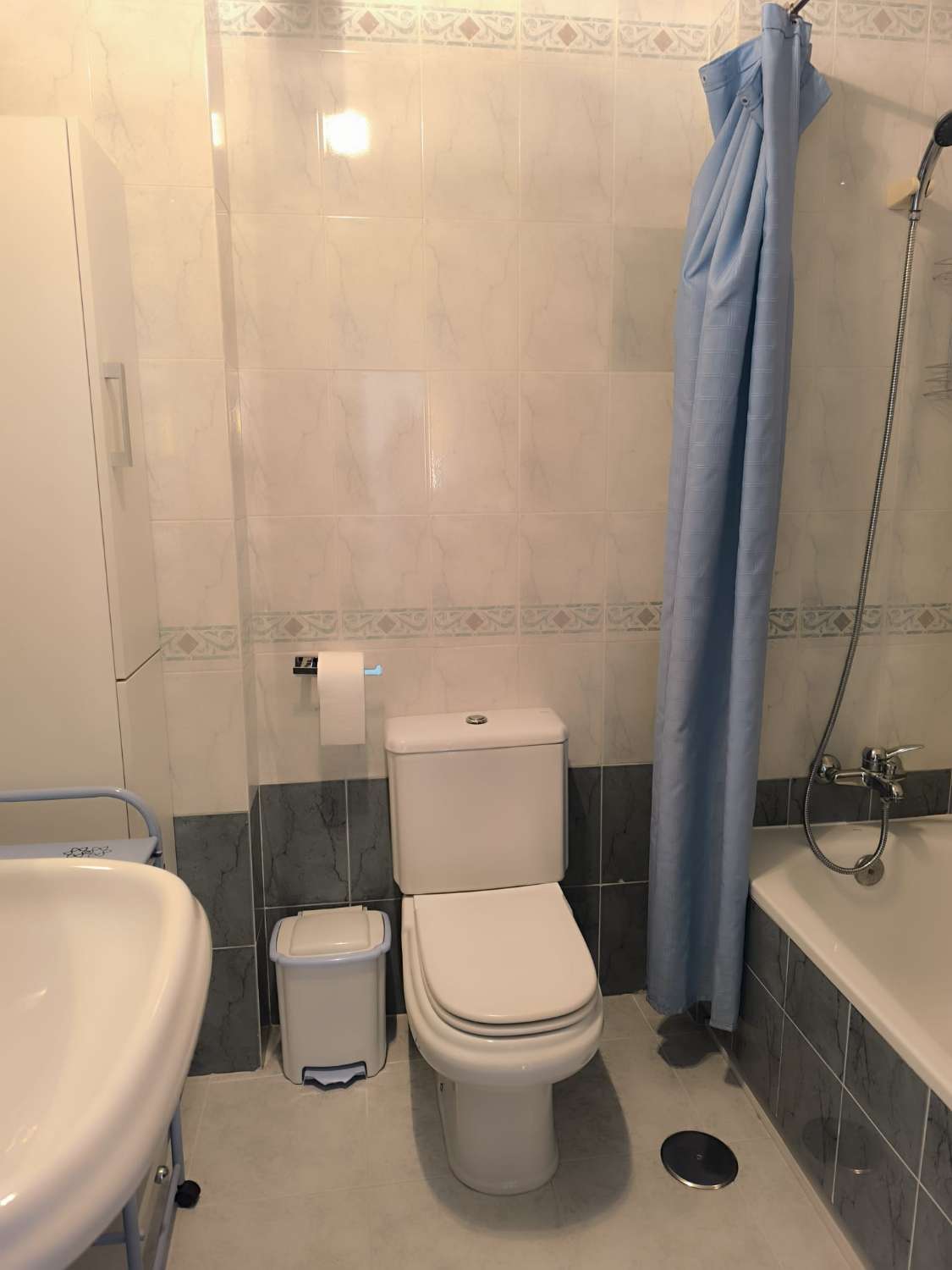 LARGA TEMPORADA . SE ALQUILA PRECIOSO APARTAMENTO CENTRICO EN BENALMADENA