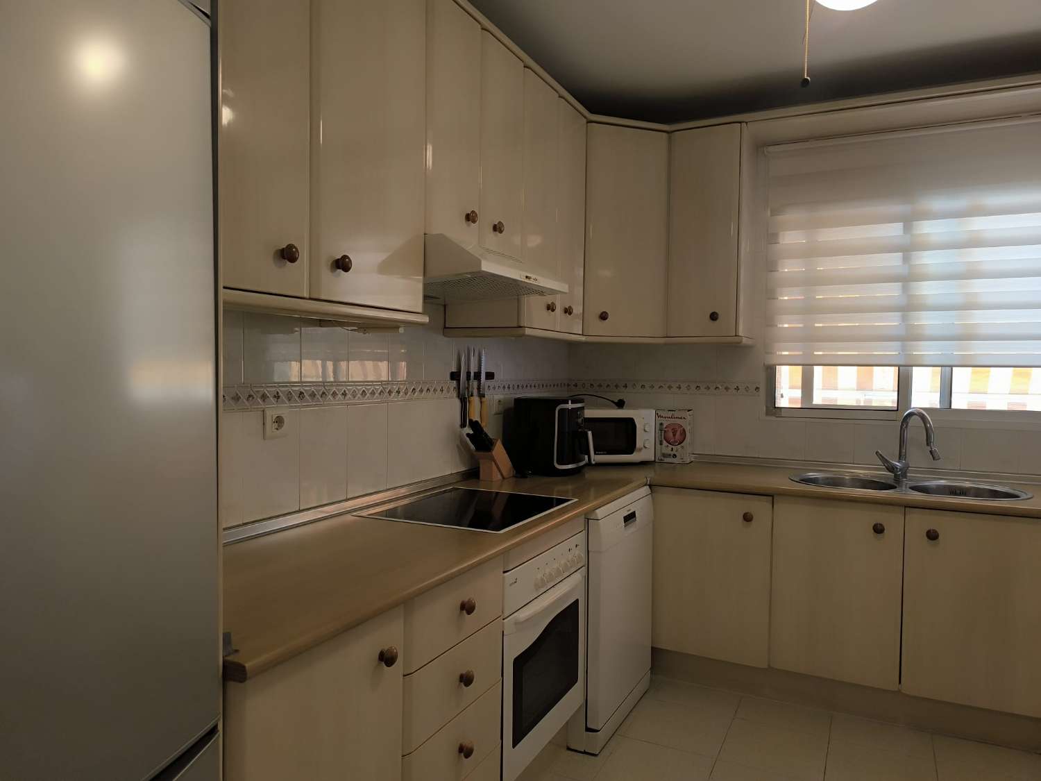 LARGA TEMPORADA . SE ALQUILA PRECIOSO APARTAMENTO CENTRICO EN BENALMADENA