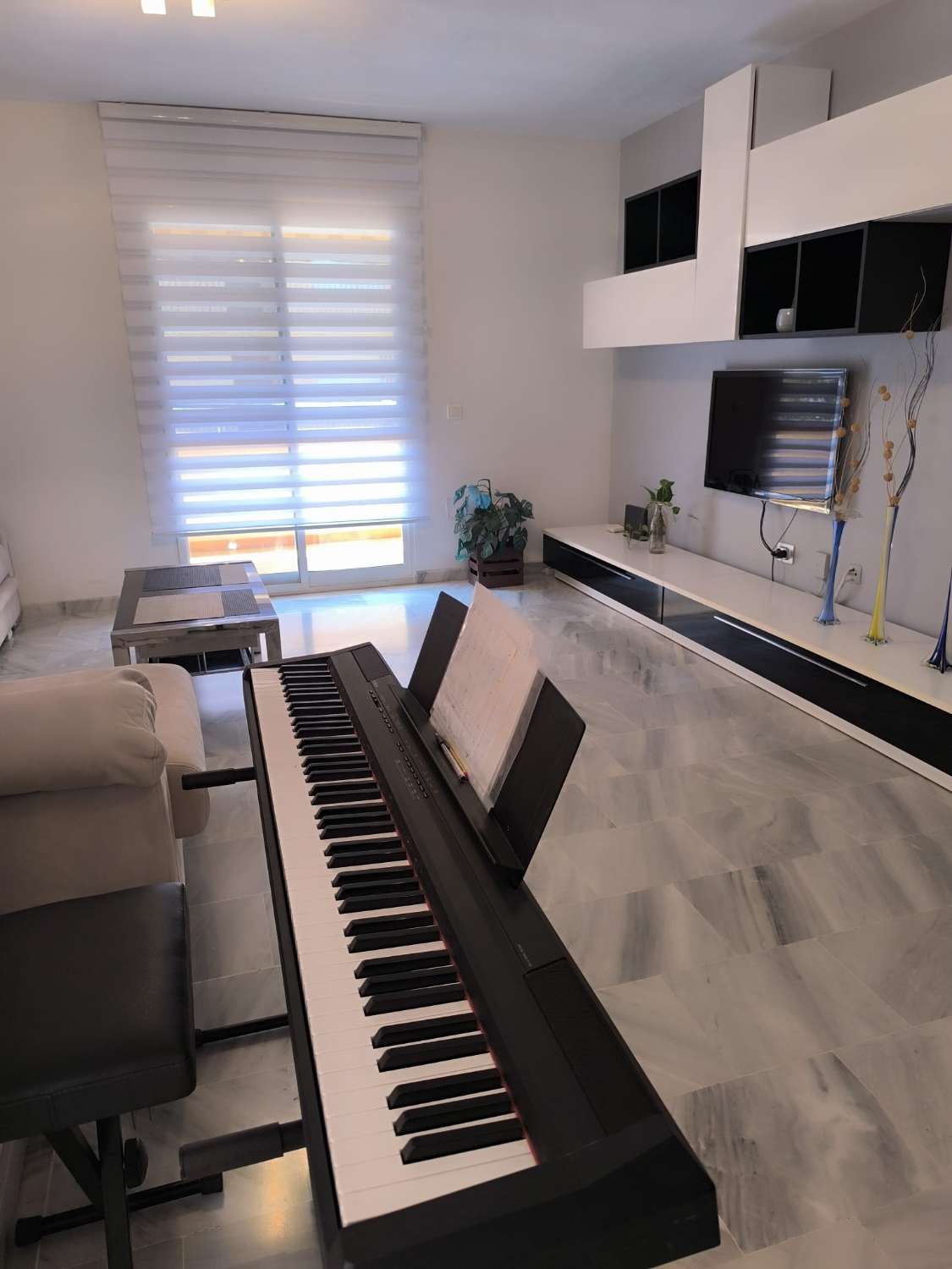 LARGA TEMPORADA . SE ALQUILA PRECIOSO APARTAMENTO CENTRICO EN BENALMADENA